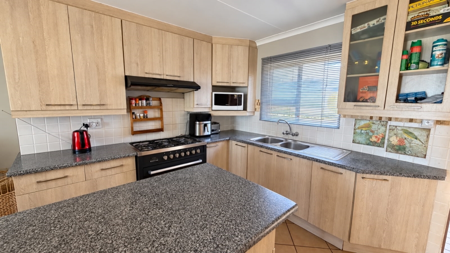 3 Bedroom Property for Sale in Heiderand Western Cape